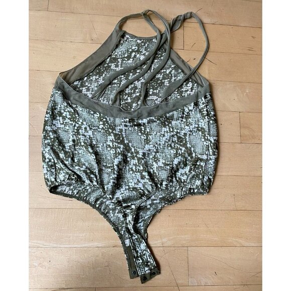 Free People Intimately BNWOT womens green snake print bodysuit sz Xsmall - Picture 5 of 8